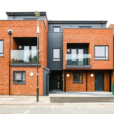 Hybrid Resi - Mitcham Close To Tooting And Wimbledon Buitenkant foto